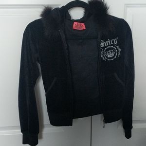 Adorable Juicy Couture Sweater !